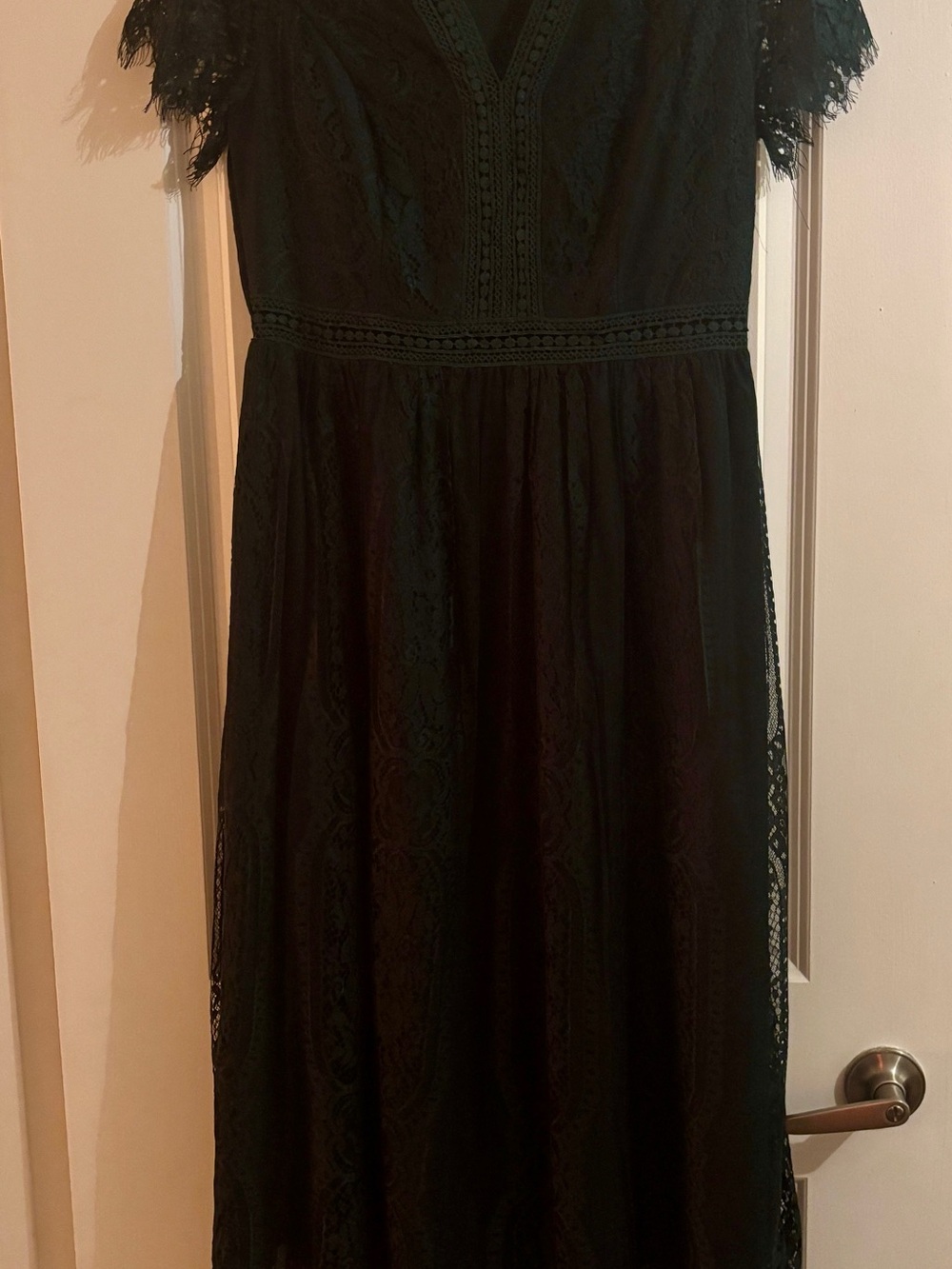 Dark Green Lace Midi Dress with V-Neck and Short Sleeves